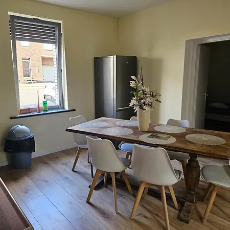 Work And Iam ,3 Schlafzimmer 6 Betten 90 Qm Neu Modernisiert * Geilenkirchen